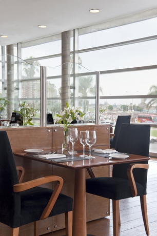 Imagen del bar/restaurante del Hotel Nh Montevideo Columbia. Foto 9