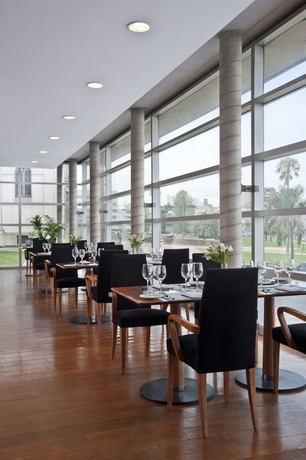 Imagen del bar/restaurante del Hotel Nh Montevideo Columbia. Foto 10