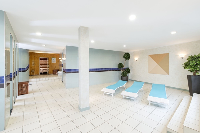 Imagen de la piscina del Hotel Nh München Ost Conference Center. Foto 16