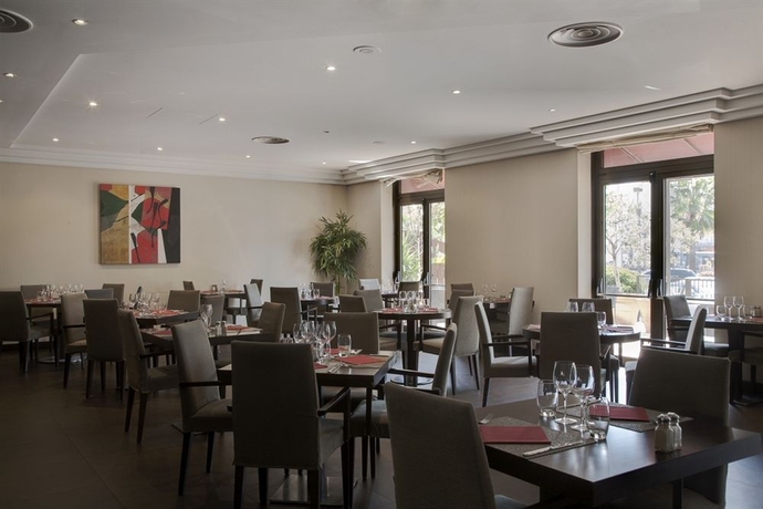 Imagen del bar/restaurante del Hotel Nh Nice. Foto 3