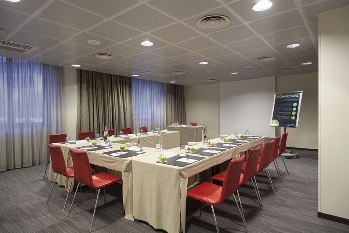 Imagen de los interiores del Hotel Nh Nice. Foto 10