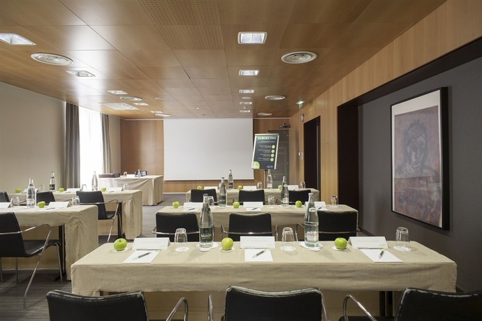 Imagen de los interiores del Hotel Nh Nice. Foto 12