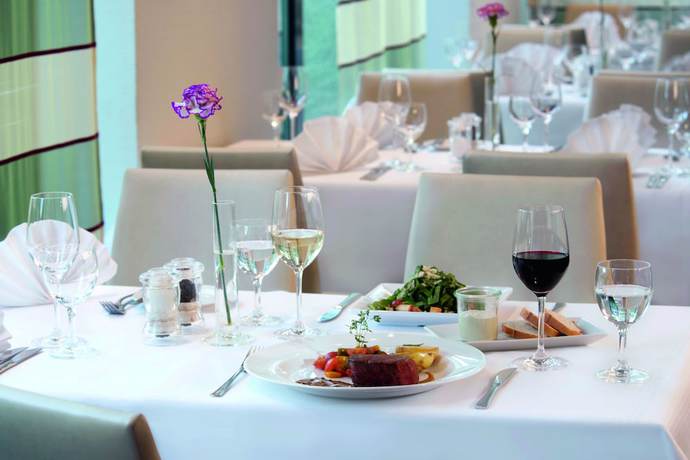 Imagen del bar/restaurante del Hotel Nh Oberhausen. Foto 2