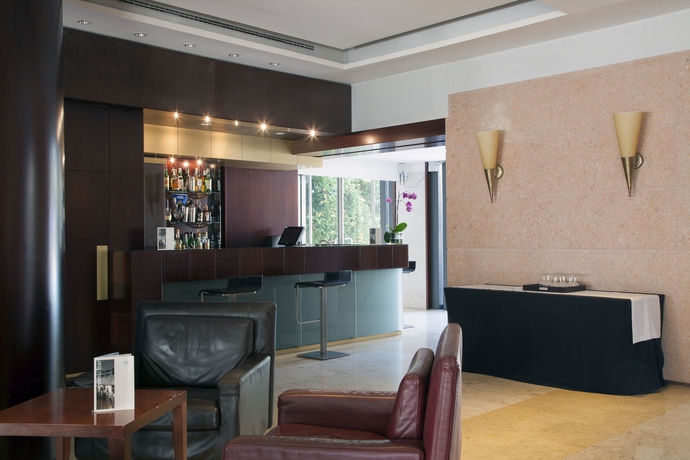 Imagen del bar/restaurante del Hotel Nh Palermo. Foto 4