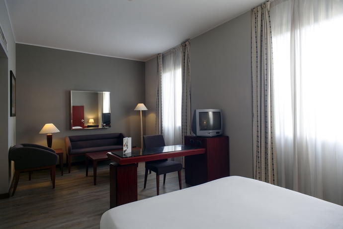 Imagen de la habitación del Hotel Nh Palermo. Foto 8