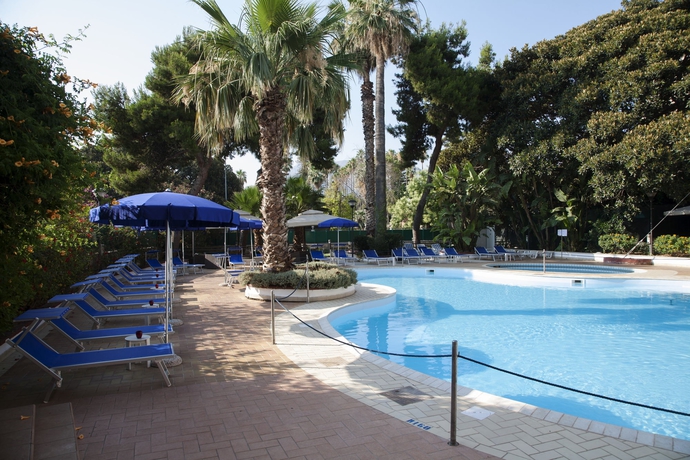 Imagen de la piscina del Hotel Nh Palermo. Foto 16