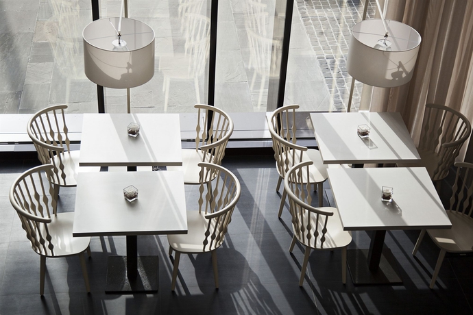 Imagen del bar/restaurante del Hotel Nh Parma. Foto 4