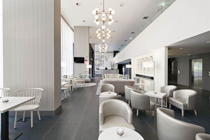 Imagen de los interiores del Hotel Nh Parma. Foto 16