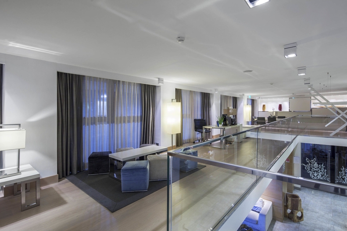 Imagen de los interiores del Hotel Nh Pisa. Foto 6