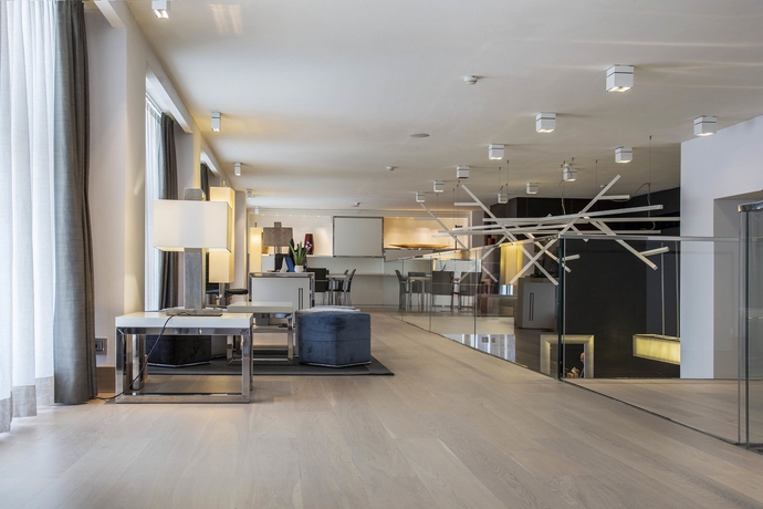 Imagen de los interiores del Hotel Nh Pisa. Foto 9