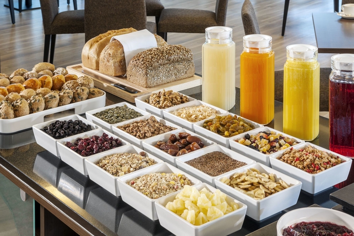 Imagen del bar/restaurante del Hotel Nh Potsdam. Foto 2