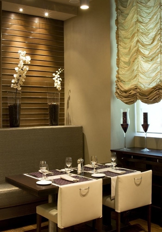 Imagen del bar/restaurante del Hotel Nh Poznan. Foto 3