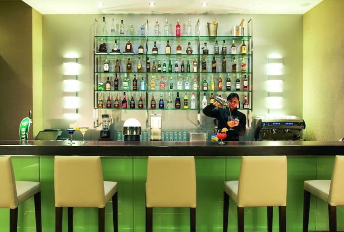 Imagen del bar/restaurante del Hotel Nh Poznan. Foto 4