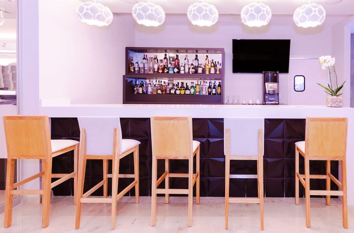 Imagen del bar/restaurante del Hotel Nh Puebla Finsa. Foto 3