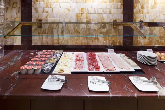 Imagen del bar/restaurante del Hotel Nh Roma Villa Carpegna. Foto 5