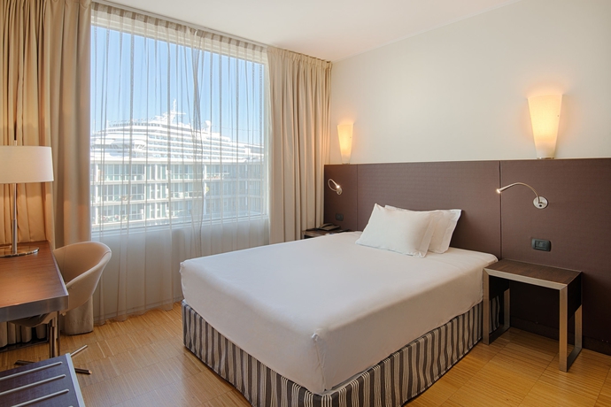Imagen de la habitación del Hotel Nh Savona Darsena. Foto 10