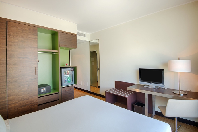 Imagen de la habitación del Hotel Nh Savona Darsena. Foto 15