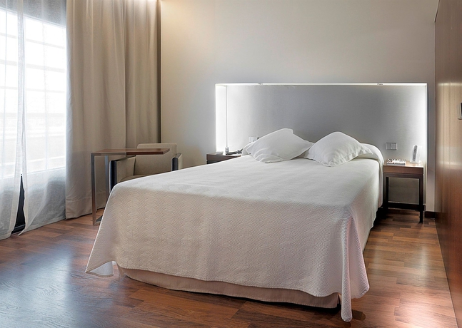 Imagen de la habitación del Hotel Nh Sevilla Plaza De Armas. Foto 9