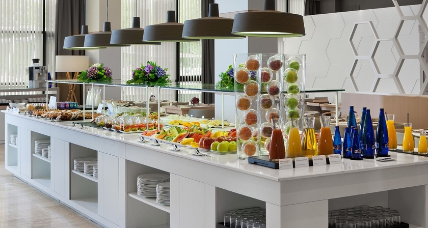 Imagen del bar/restaurante del Hotel Nh Sevilla Plaza De Armas. Foto 5