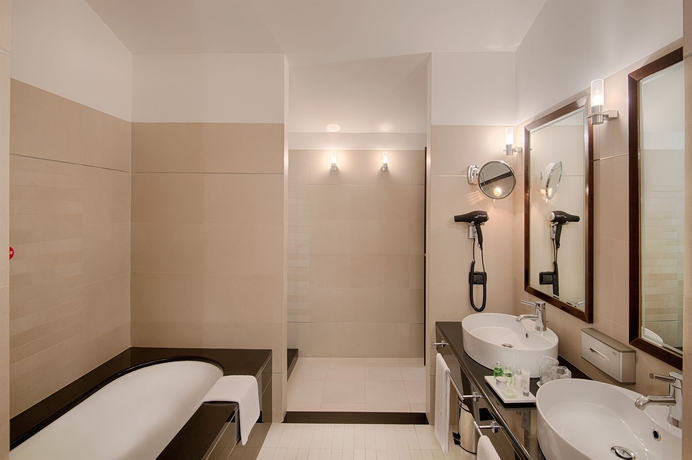 Imagen de la habitación del Hotel Nh Siena. Foto 7