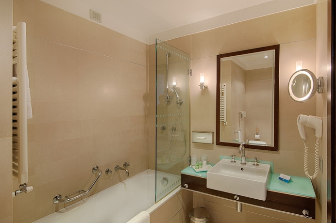 Imagen de la habitación del Hotel Nh Siena. Foto 9