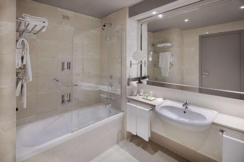 Imagen de la habitación del Hotel Nh Torino Lingotto Congress. Foto 10