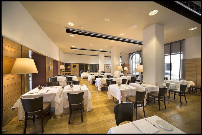 Imagen del bar/restaurante del Hotel Nh Torino Santo Stefano. Foto 3