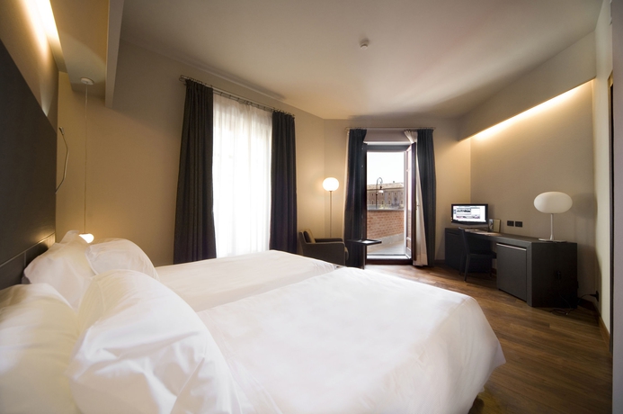 Imagen de la habitación del Hotel Nh Torino Santo Stefano. Foto 11