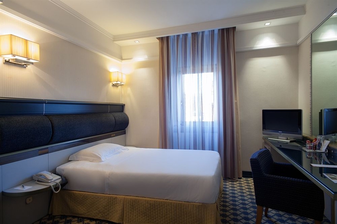 Imagen de la habitación del Hotel Nh Trieste. Foto 12