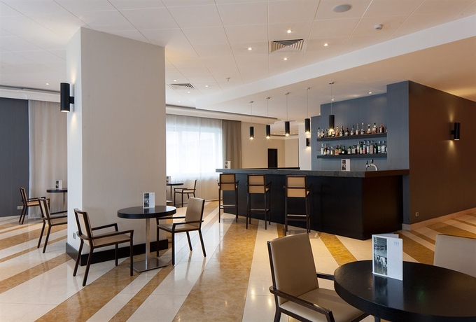 Imagen de los interiores del Hotel Nh Trieste. Foto 14