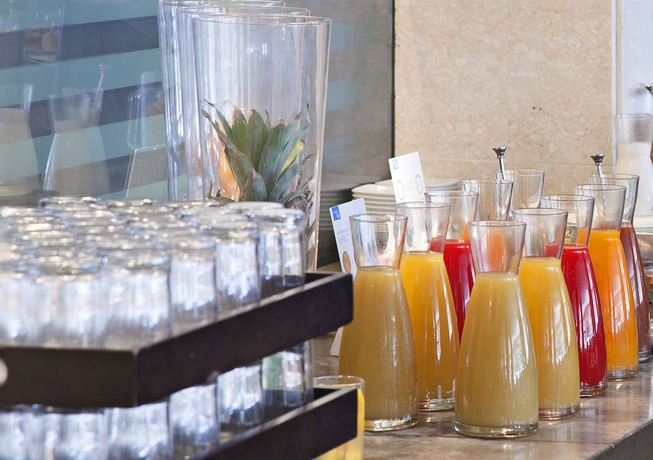 Imagen del bar/restaurante del Hotel Nh Trieste. Foto 5