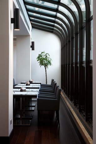 Imagen del bar/restaurante del Hotel Nh Trieste. Foto 8