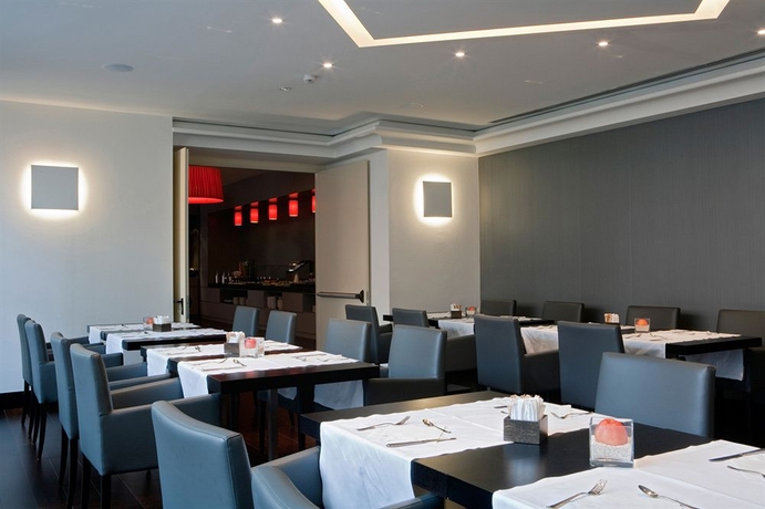 Imagen del bar/restaurante del Hotel Nh Trieste. Foto 9