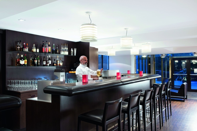 Imagen del bar/restaurante del Hotel Nh Wiesbaden. Foto 2