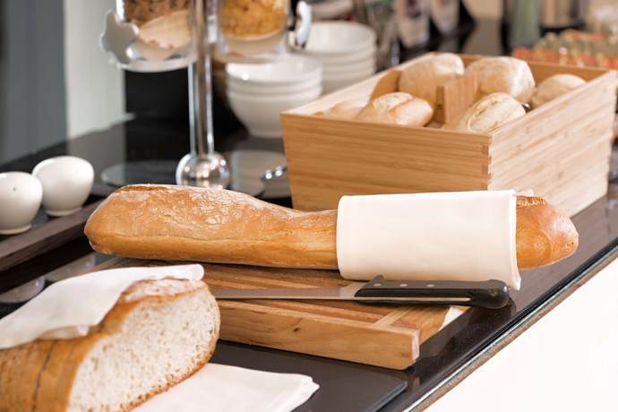 Imagen del bar/restaurante del Hotel Nh Zamora Palacio Del Duero. Foto 4