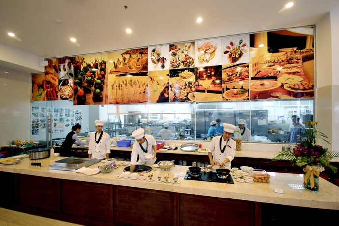 Imagen del bar/restaurante del Hotel Nha Trang Palace. Foto 2