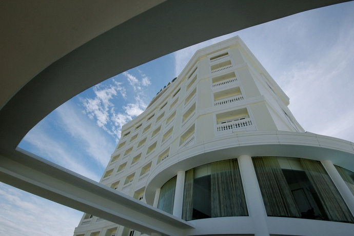 Imagen de los exteriores del Hotel Nha Trang Palace. Foto 12
