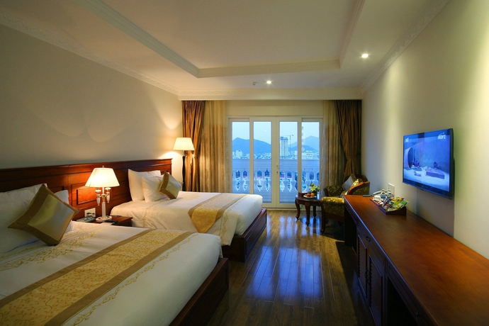 Imagen de la habitación del Hotel Nha Trang Palace. Foto 10