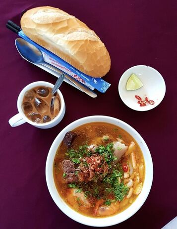 Imagen del bar/restaurante del Hotel Nhat Minh. Foto 17