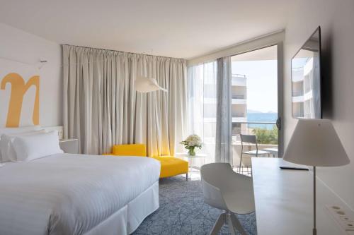 Imagen de la habitación del Hotel Nhow Marseille. Foto 13