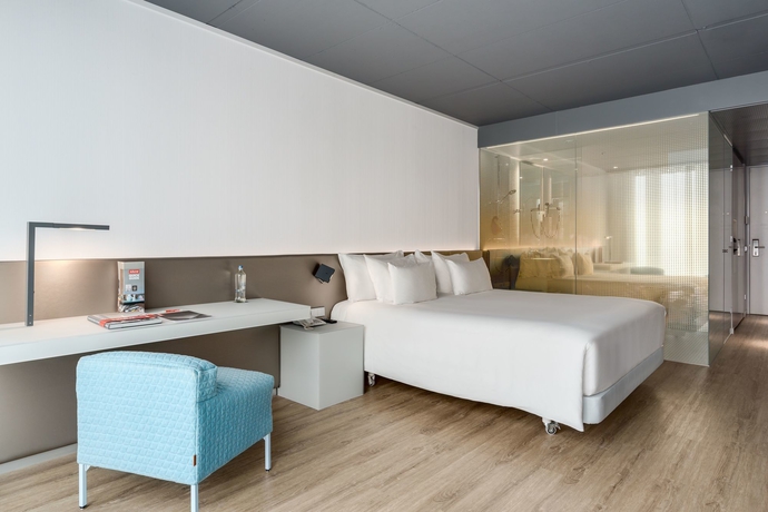 Imagen de la habitación del Hotel Nhow Rotterdam. Foto 5