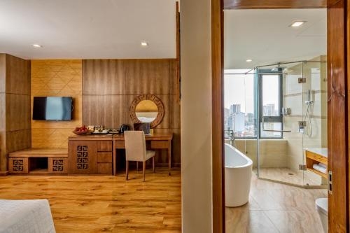 Imagen de la habitación del Hotel Nhu Minh Plaza Danang. Foto 8