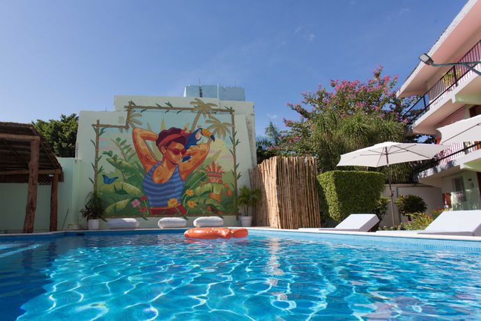 Imagen de la piscina del Hotel Nílu Cancun Downtown by Selina. Foto 12