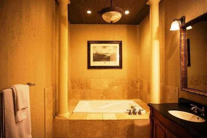 Imagen de la habitación del Hotel Niagara Crossing Hotel and Spa. Foto 3