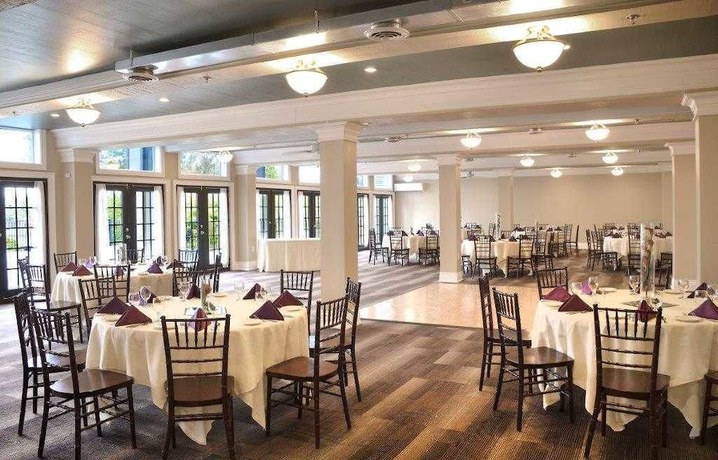 Imagen de los interiores del Hotel Niagara Crossing Hotel and Spa. Foto 20