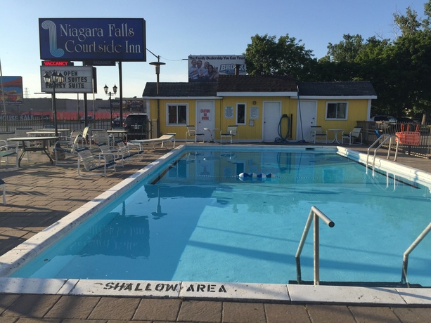 Imagen de la piscina del Hotel Niagara Falls Courtside Inn. Foto 16