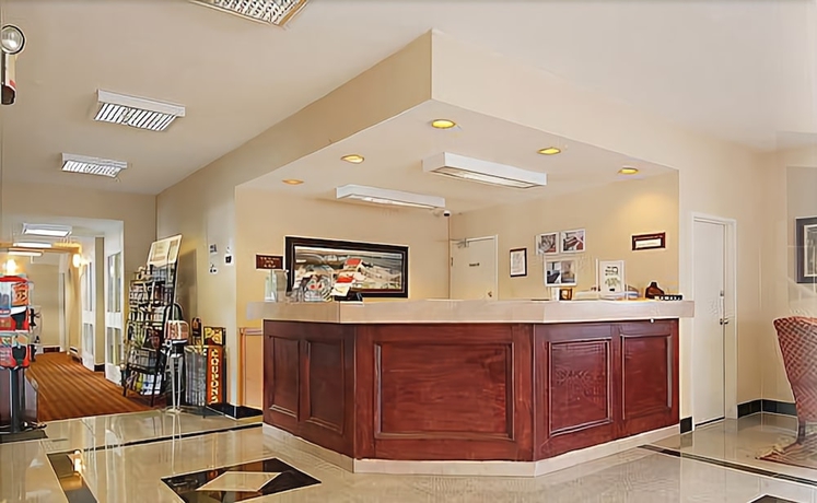 Imagen de los interiores del Hotel Niagara Lodge and Suites. Foto 16