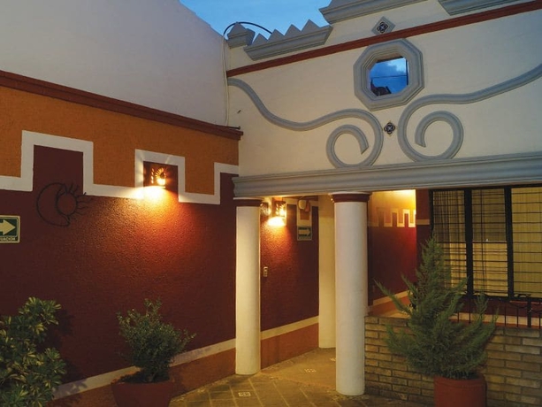 Imagen de los exteriores del Hotel Nicalococ. Foto 13