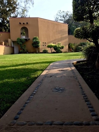 Imagen de los exteriores del Hotel Nican Mo Calli. Foto 14