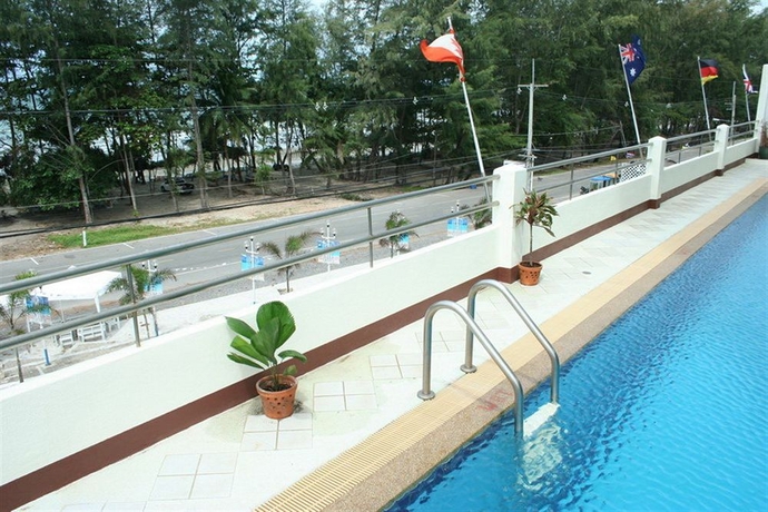 Imagen de la piscina del Hotel Nice Beach. Foto 7